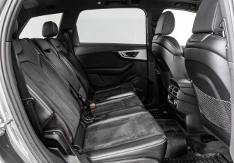 Подержанный автомобиль Audi Q7 2015 года (28 фото)