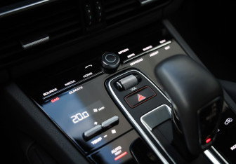 Подержанный автомобиль Porsche Cayenne 2019 года (18 фото)