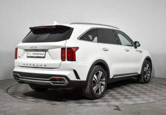Подержанный автомобиль Kia Sorento 2023 года (5 фото)