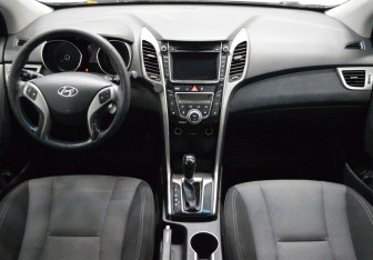 Подержанный автомобиль Hyundai i30 Wagon 2012 года (14 фото)