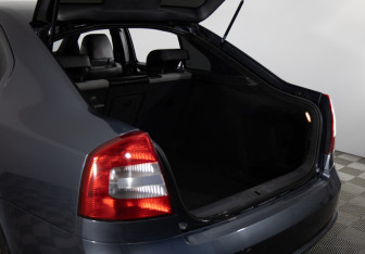 Подержанный автомобиль Skoda Octavia RS Liftback 2011 года (21 фото)