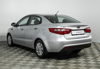 Подержанный автомобиль Kia Rio Sedan 2015 года (7 фото)