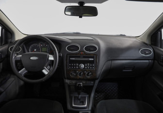 Подержанный автомобиль Ford Focus Sedan 2007 года (8 фото)