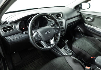 Подержанный автомобиль Kia Rio Sedan 2015 года (11 фото)