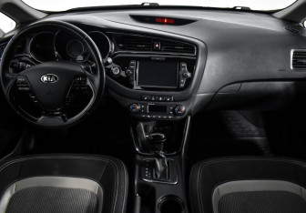Подержанный автомобиль Kia Ceed Wagon 2017 года (13 фото)