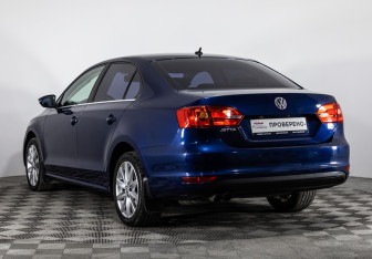 Подержанный автомобиль Volkswagen Jetta Sedan 2011 года (7 фото)