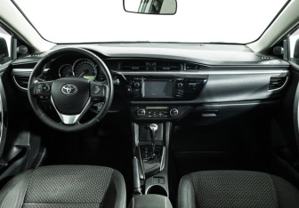 Подержанный автомобиль Toyota Corolla Sedan 2014 года (13 фото)