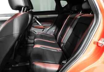 Подержанный автомобиль Geely Coolray 2023 года (10 фото)