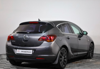 Подержанный автомобиль Opel Astra Hatchback 2011 года (4 фото)