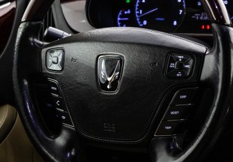 Подержанный автомобиль Hyundai Equus 2012 года (14 фото)