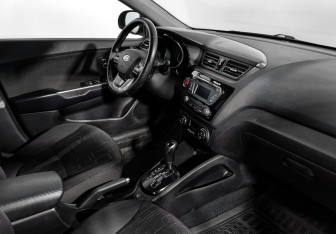 Подержанный автомобиль Kia Rio Sedan 2012 года (13 фото)