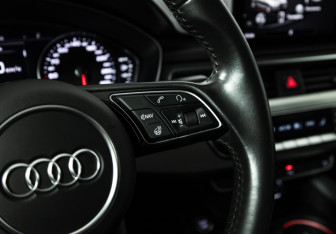 Подержанный автомобиль Audi A4 Sedan 2019 года (17 фото)