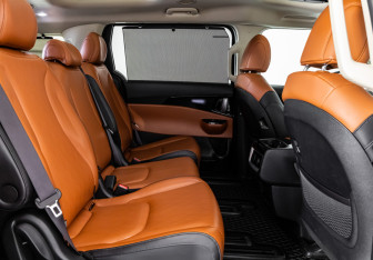 Подержанный автомобиль Kia Carnival 2021 года (25 фото)
