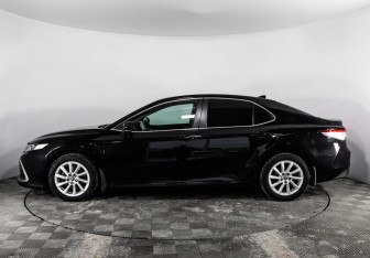 Подержанный автомобиль Toyota Camry Sedan 2021 года (8 фото)
