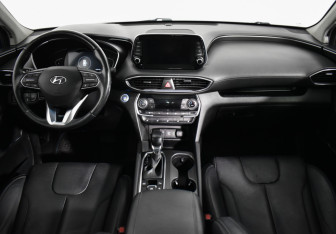 Подержанный автомобиль Hyundai Santa Fe 2019 года (15 фото)
