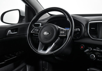 Подержанный автомобиль Kia Sportage 2021 года (15 фото)