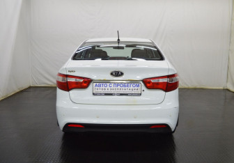 Подержанный автомобиль Kia Rio Sedan 2013 года (6 фото)