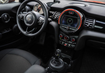 Подержанный автомобиль MINI Hatch 2019 года (9 фото)