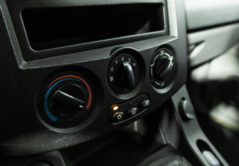 Подержанный автомобиль Saturn VUE 2002 года (15 фото)