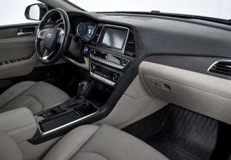 Подержанный автомобиль Hyundai Sonata 2018 года (13 фото)