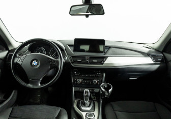 Подержанный автомобиль BMW X1 2013 года (13 фото)