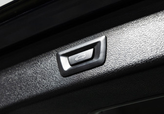 Подержанный автомобиль BMW X3 2014 года (22 фото)