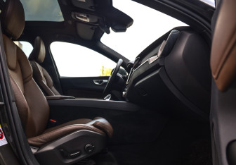 Подержанный автомобиль Volvo XC60 2021 года (31 фото)