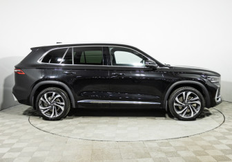 Подержанный автомобиль Geely Monjaro 2024 года (4 фото)