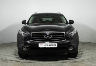 Подержанный автомобиль Infiniti QX70 2013 года (2 фото)