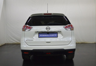 Подержанный автомобиль Nissan X-Trail 2016 года (6 фото)