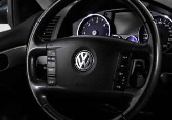 Подержанный автомобиль Volkswagen Touareg 2009 года (11 фото)