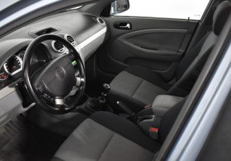 Подержанный автомобиль Chevrolet Lacetti Hatchback 2010 года (9 фото)