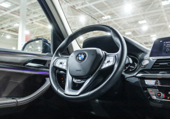 Подержанный автомобиль BMW X3 2020 года (18 фото)