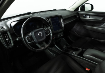 Подержанный автомобиль Volvo XC40 2020 года (11 фото)