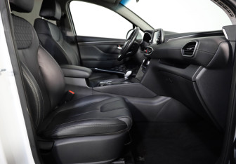 Подержанный автомобиль Hyundai Santa Fe 2019 года (23 фото)