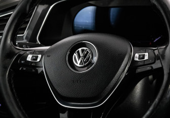 Подержанный автомобиль Volkswagen Tiguan 2017 года (12 фото)