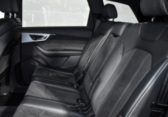 Подержанный автомобиль Audi Q7 2019 года (13 фото)