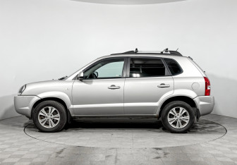 Подержанный автомобиль Hyundai Tucson 2008 года (8 фото)
