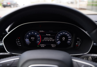 Подержанный автомобиль Audi Q3 2020 года (14 фото)