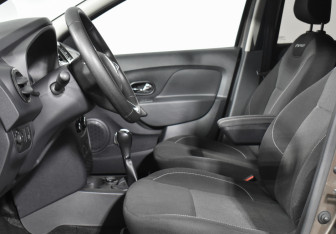 Подержанный автомобиль Renault Sandero 2019 года (10 фото)