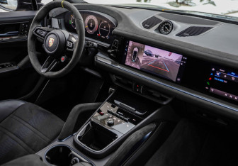 Подержанный автомобиль Porsche Cayenne 2023 года (10 фото)