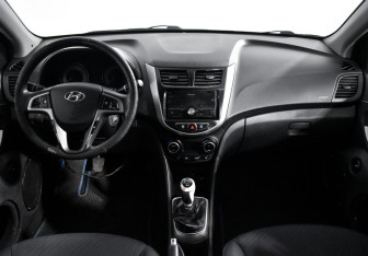 Подержанный автомобиль Hyundai Solaris Sedan 2015 года (14 фото)