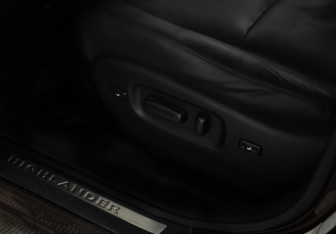 Подержанный автомобиль Toyota Highlander 2011 года (21 фото)