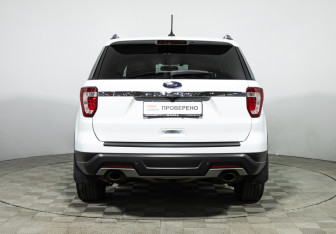 Подержанный автомобиль Ford Explorer 2019 года (6 фото)