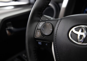Подержанный автомобиль Toyota RAV4 2016 года (19 фото)