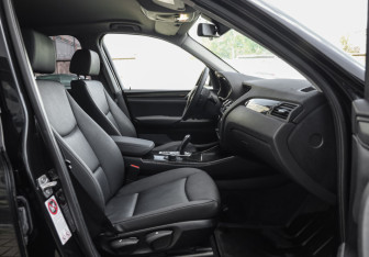 Подержанный автомобиль BMW X3 2015 года (24 фото)