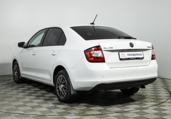 Подержанный автомобиль Skoda Rapid Liftback 2017 года (7 фото)