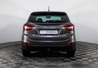 Подержанный автомобиль Hyundai ix35 2015 года (6 фото)