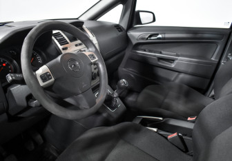 Подержанный автомобиль Opel Zafira Compactvan 2008 года (9 фото)