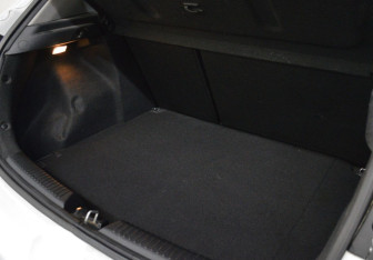 Подержанный автомобиль Kia Ceed Hatchback 2013 года (18 фото)
